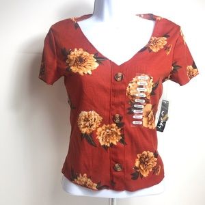 Justify brand new floral shirt NWT size small. T27